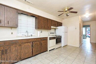 (7) KITCHEN