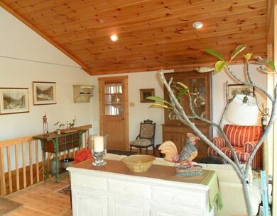 Interior Space/Layout. What a terrific space for r
