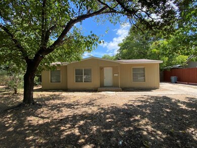 901 Highland Dr, Grand Prairie, TX 75051 - photo 2