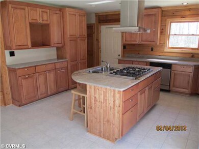 Kitchen - SPRAWLING EAT-IN KITCHEN ! DOUBLE DOORS 
