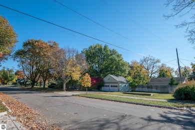 1101 Jefferson Ave, Traverse City, MI 49684 - photo 5