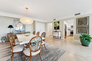 SPACIOUS DINING AREA