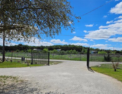 649 Lois Cir, Granbury, TX 76049 - photo 4