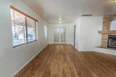 6121 French doors to big room
