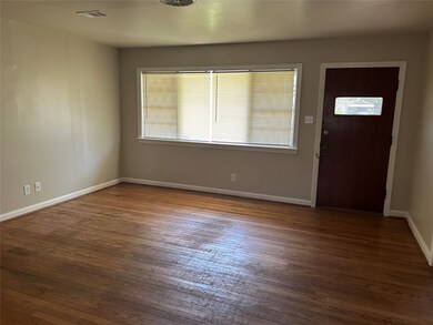 7655 Oak Vista St, Houston, TX 77087 - photo 5