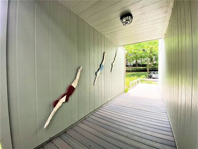Entry breezeway