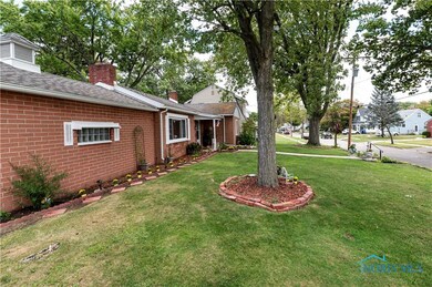 2566 Pershing Dr, Toledo, OH 43613 - photo 3