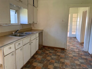 512 S Taft Ave, Okmulgee, OK 74447 - photo 7