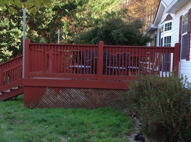 Front Deck. 15' x 22' wide