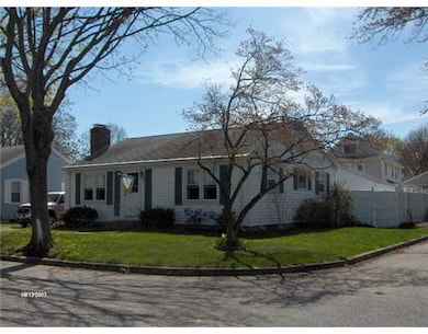 3 Wendell St, Pawtucket, RI 02861 - photo 2