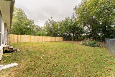 1010 W Linden St, Rogers, AR 72756 - photo 4