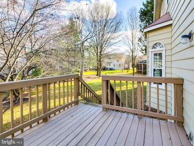 5441 Ashleigh Rd, Fairfax, VA 22030 - photo 3