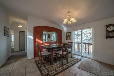 3685 NE Butler Ave, Redmond, OR 97756 - photo 5