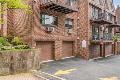 492 N Broadway unit 28, White Plains, NY 10603 - photo 2