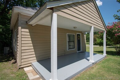 318 N Ash Ave, Broken Arrow, OK 74012 - photo 2