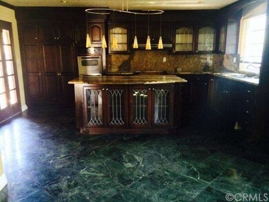 Spacious upgraded kitchen gorgeous granite counter