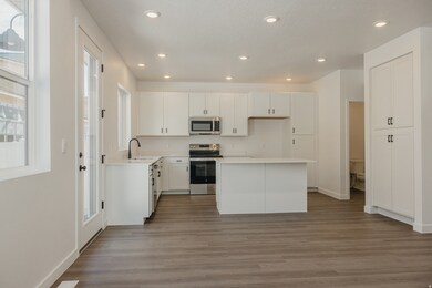 3070 N Summer Wood Dr unit 811, Eagle Mountain, UT 84013 - photo 2