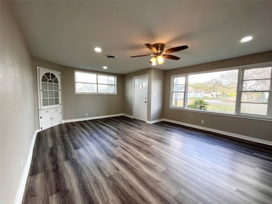 1012 Avenue G, Bay City, TX 77414 - photo 4