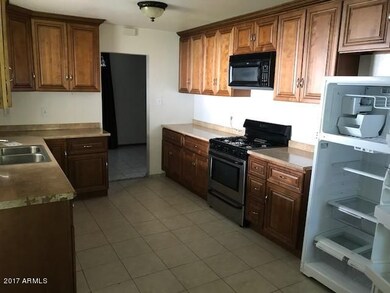 LARGE KITCHEN