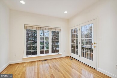 9974 Cyrandall Dr, Oakton, VA 22124 - photo 6