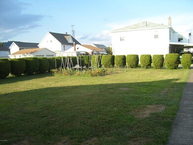 932 Monroe St, Berwick, PA 18603 - photo 5