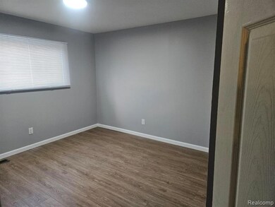 4245 Kiefer Ave, Warren, MI 48091 - photo 7