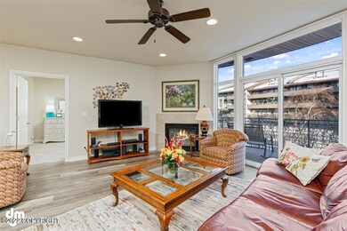 05-Living Room 20220322-DW-9744