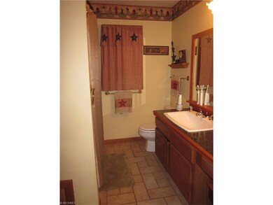 Full bathroom on the second floor with the bedroom