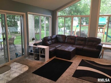 3111 Woodmayr Dr, Bettendorf, IA 52722 - photo 2