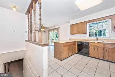 14437 Lewisdale Rd, Clarksburg, MD 20871 - photo 7