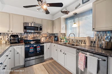 110 Canebreakers Dr Kitchen