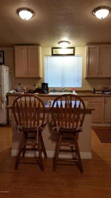 Kitchen Breakbar Custom Cabinets