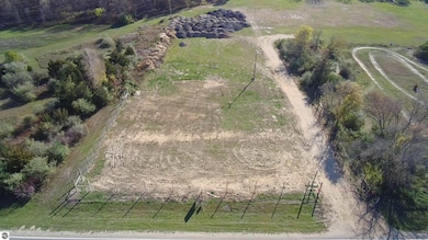 8386 E Sidney Rd, Crystal, MI 48818 - photo 4