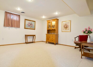 1605 6th Ave NE, Jamestown, ND 58401 - photo 6