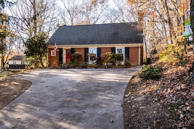 1225 Dougherty Dr, Morristown, TN 37814 - photo 2