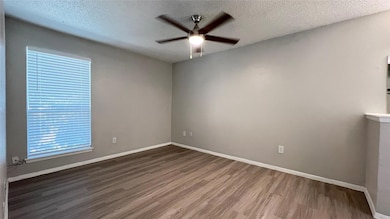 11953 Sunhillow Bend unit B, Austin, TX 78758 - photo 5