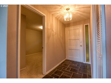 290 N 3rd Ct unit 4, Coos Bay, OR 97420 - photo 2