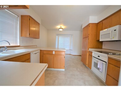 221 W Lincoln St, Carlton, OR 97111 - photo 7