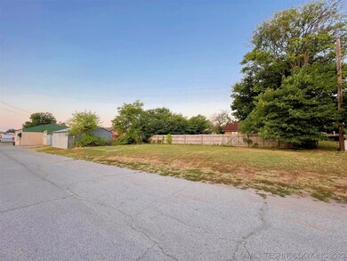 218 S College Ct, Tahlequah, OK 74464 - photo 3