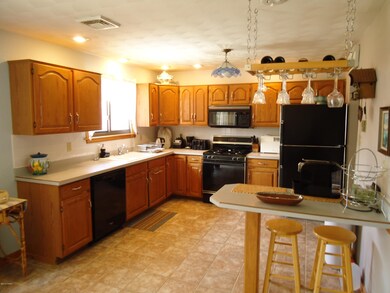 209 Edgefield Rd, Lake Ariel, PA 18436 - photo 5