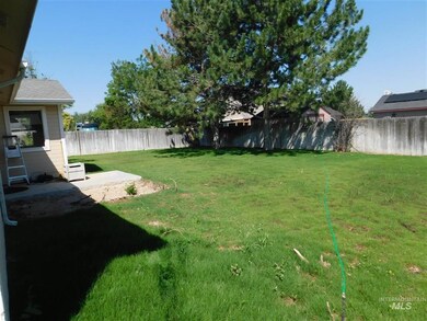 448 Fall Dr, Nampa, ID 83686 - photo 2