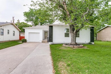 740 Ruth Ln, Hurst, TX 76053 - photo 2