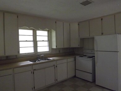 914 Mcarthur St, Manchester, TN 37355 - photo 3