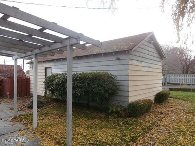 Case #561-789427-back of garage