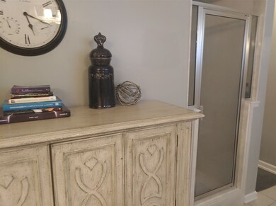 LARGE MASTER BATH WITH SEPARATE SHOWER