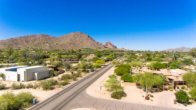 STUNNING VIEWS OF CAMELBACK MTN