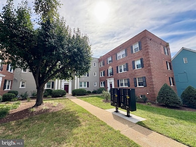 2008 38th St SE unit 302, Washington, DC 20020 - photo 2