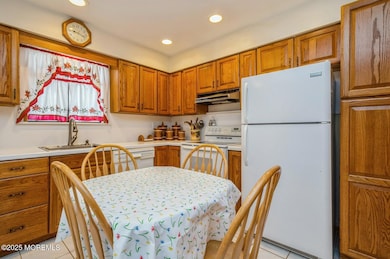 10_10EllsworthCt_177004_Kitchen_Large