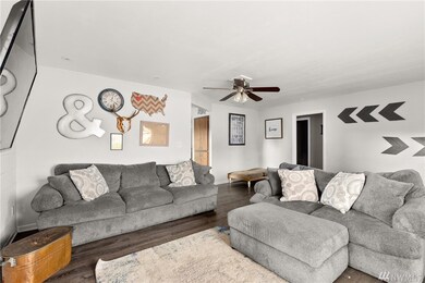 660 Willapa Fourth St, Raymond, WA 98577 - photo 7