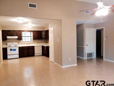 1609 1609 Bowie Cir, Tyler, TX 75701 - photo 4